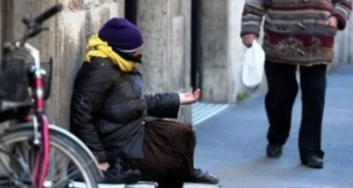 I vigili sequestrano 2,92 euro a tre accattoni