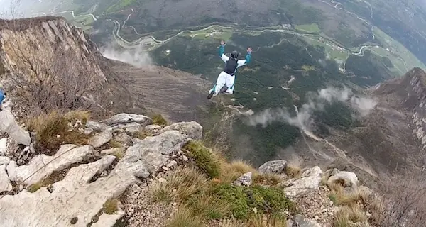 Base jumping: un altro morto