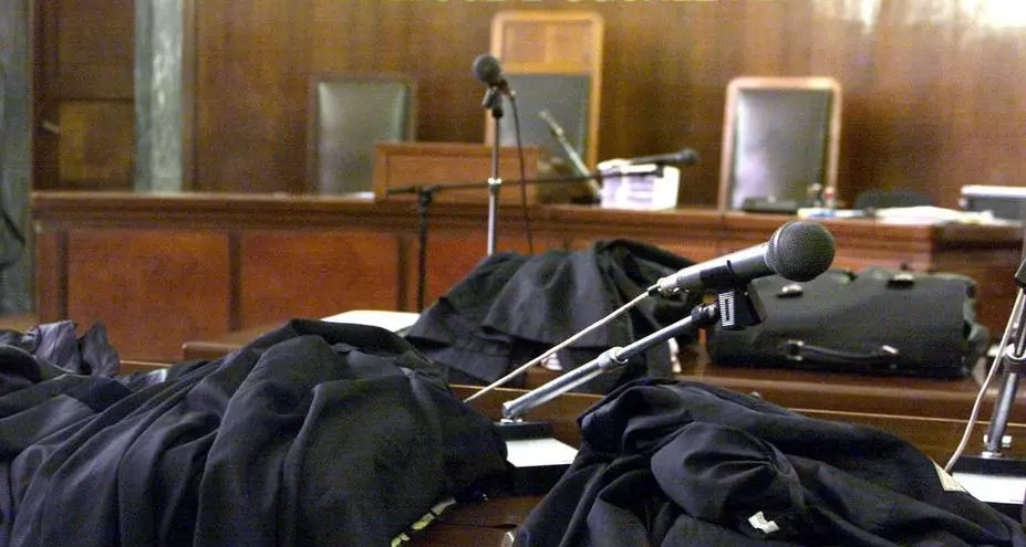 Si scambiano il compito: a processo