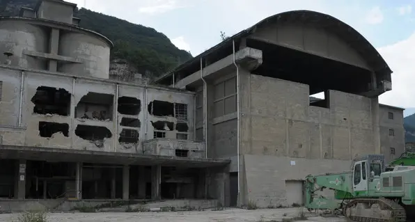 Italcementi, via all’abbattimento