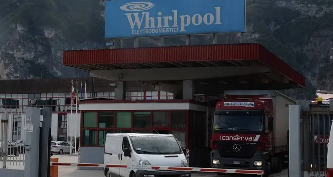 Beffa Whirlpool, chiude in Svezia e potenzia Varese