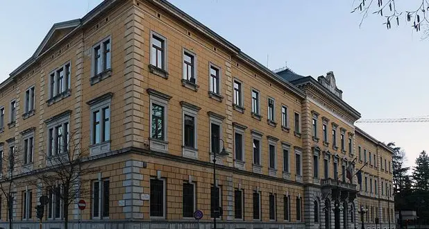 Balcone vietato per il vecchietto