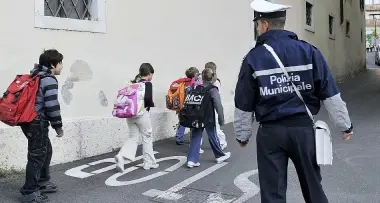 Trento: bimbi accompagnati a scuola, presidi contrari
