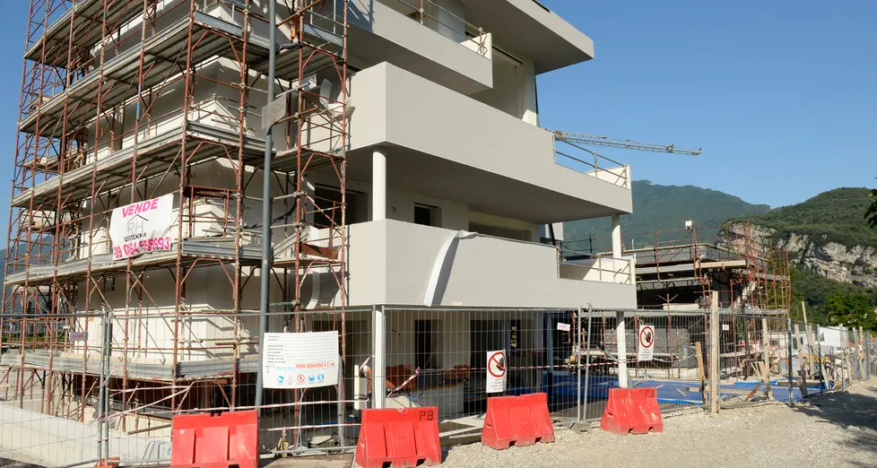 Malore in un cantiere muore operaio romeno