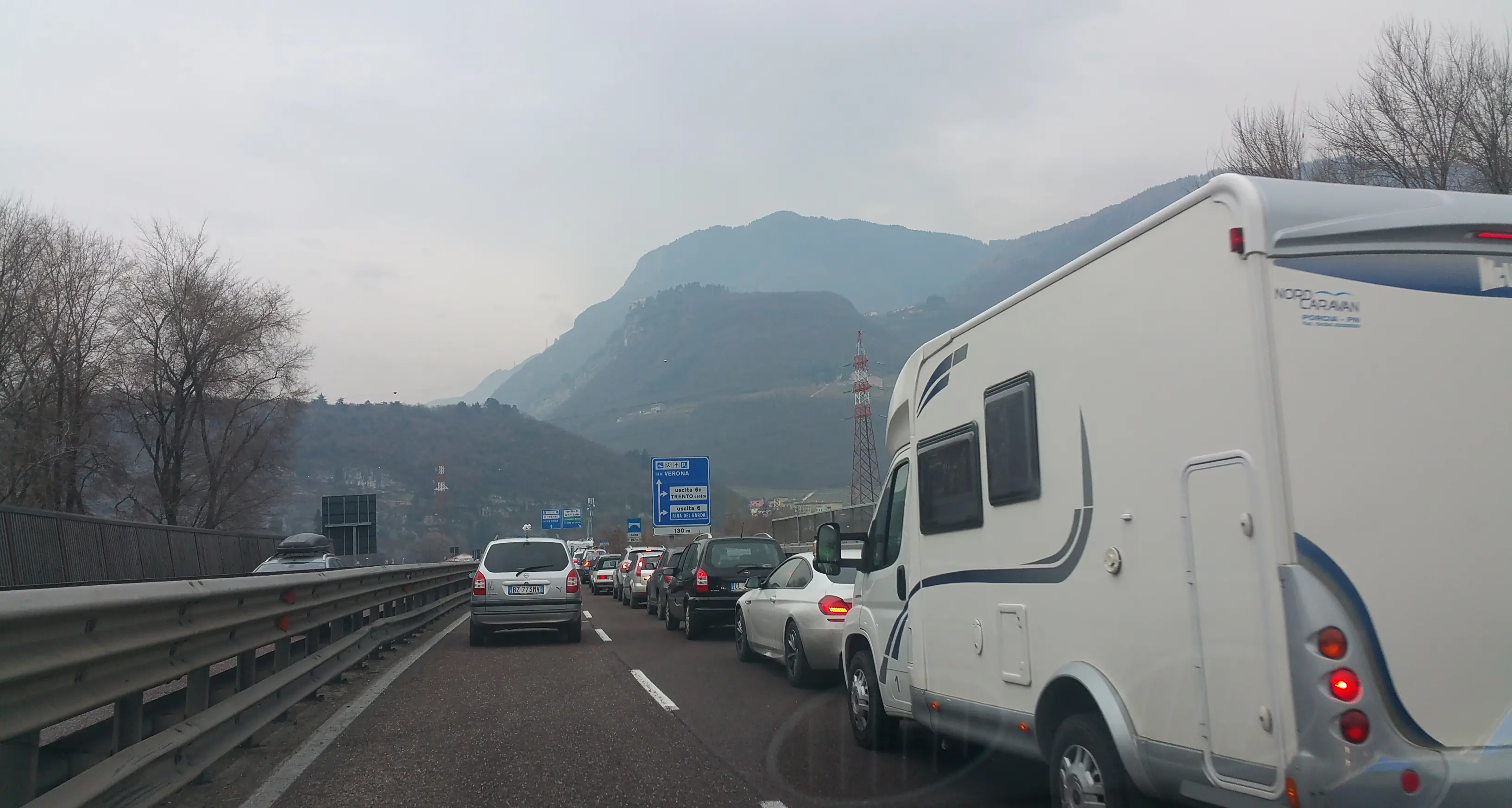 Traffico intenso e code in tutto il Trentino
