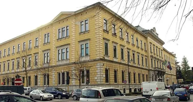 Eredità milionaria, 14enne nei guai