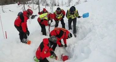 Scialpinista trentino muore travolto da una valanga in Val d'Ultimo