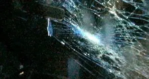 Pulmino carico di ragazzini fuori strada