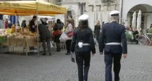 Trento, cinque multe per accattonaggio al mercato