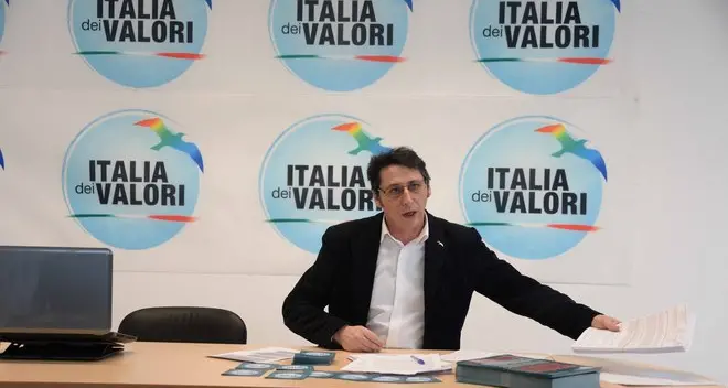 Raccolta firme per la vendita dei beni confiscati alla mafia