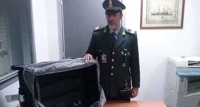 Beccato con la coca a Malpensa