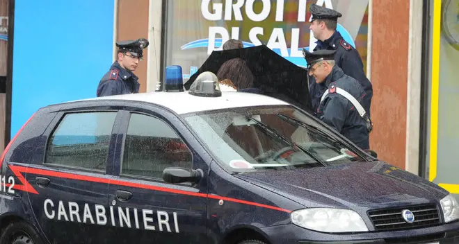Massaggi a luci rosse: sei arresti