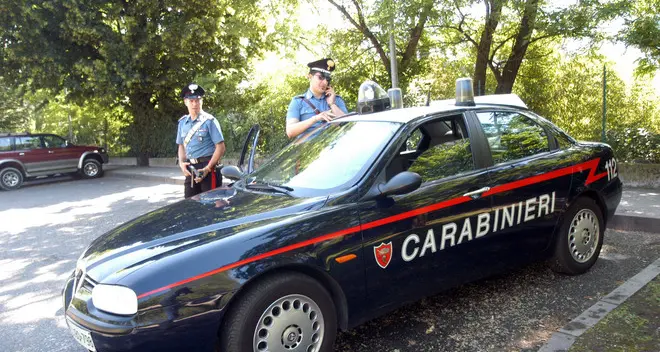 Inseguite e bloccate due auto rubate