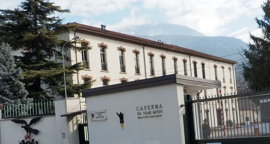 «Stadio e Acquarena al posto delle caserme»
