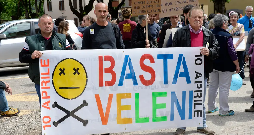 In cento in piazza a Tiarno di Sopra: «No alla biomassa»