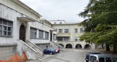 Ex Gil: crolla il soffitto, aule chiuse