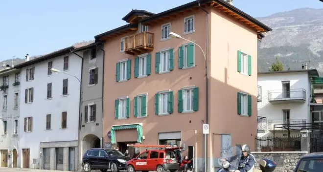 «Ridurre le circoscrizioni e togliere i compensi»