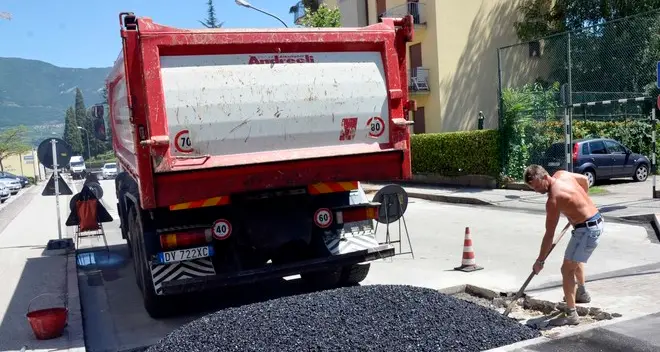 Via Unione, pendenze più dolci sui dossi