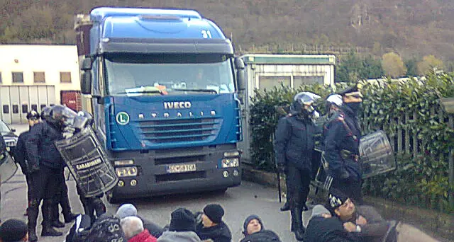 Sgomberati con la forza gli autisti della Martinelli