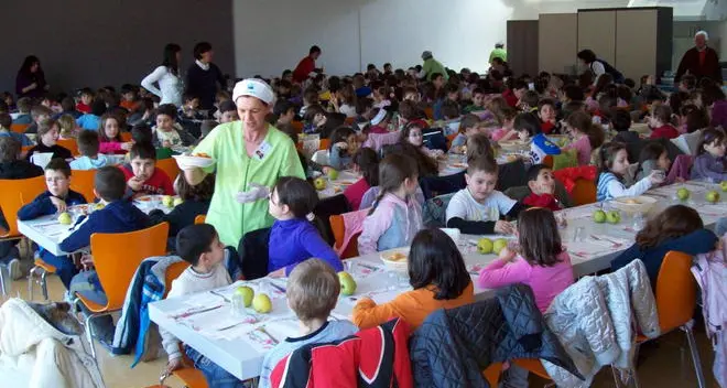 Nuovo anno, aumentano i buoni mensa a scuola