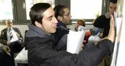 \"No alla riforma\": gli studenti trentini assaltano la sede del Pd