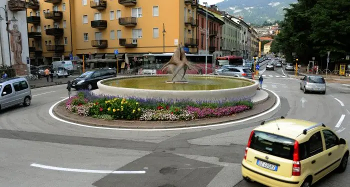 Anziana investita in via San Francesco: è gravissima