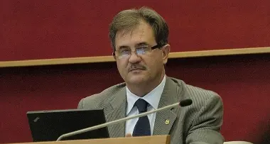 «Io, consigliere, lavoro 19 ore al giorno»
