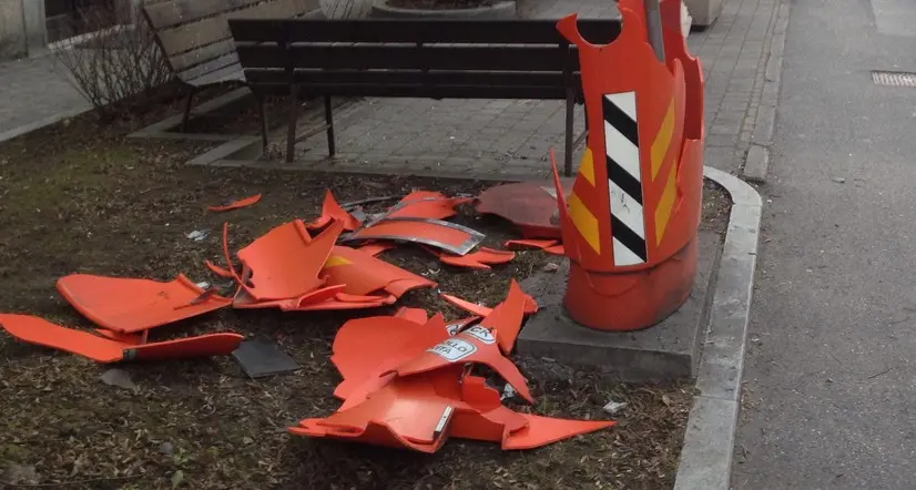 Ponte Caffaro, fatto a pezzi il dissuasore