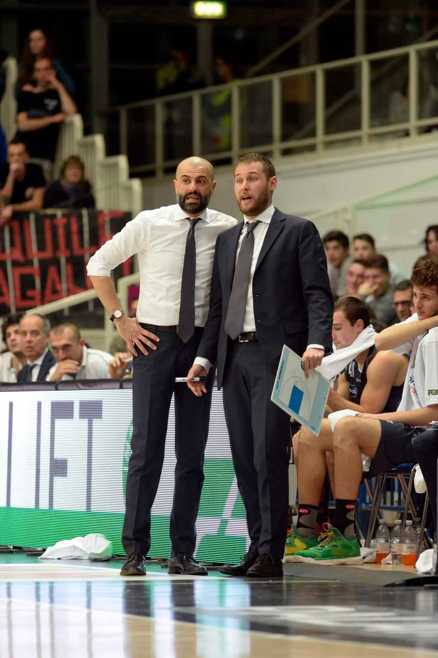 Protesta con gli arbitri: deplorazione per il coach dell'Aquila Buscaglia