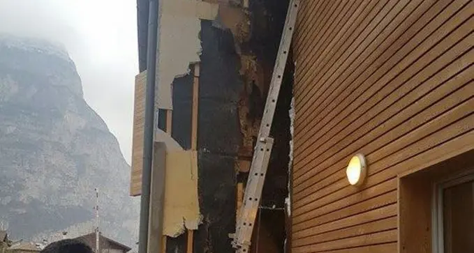 Rogo doloso, dodici famiglie evacuate