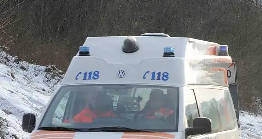 Muore in auto mentre va all’ospedale