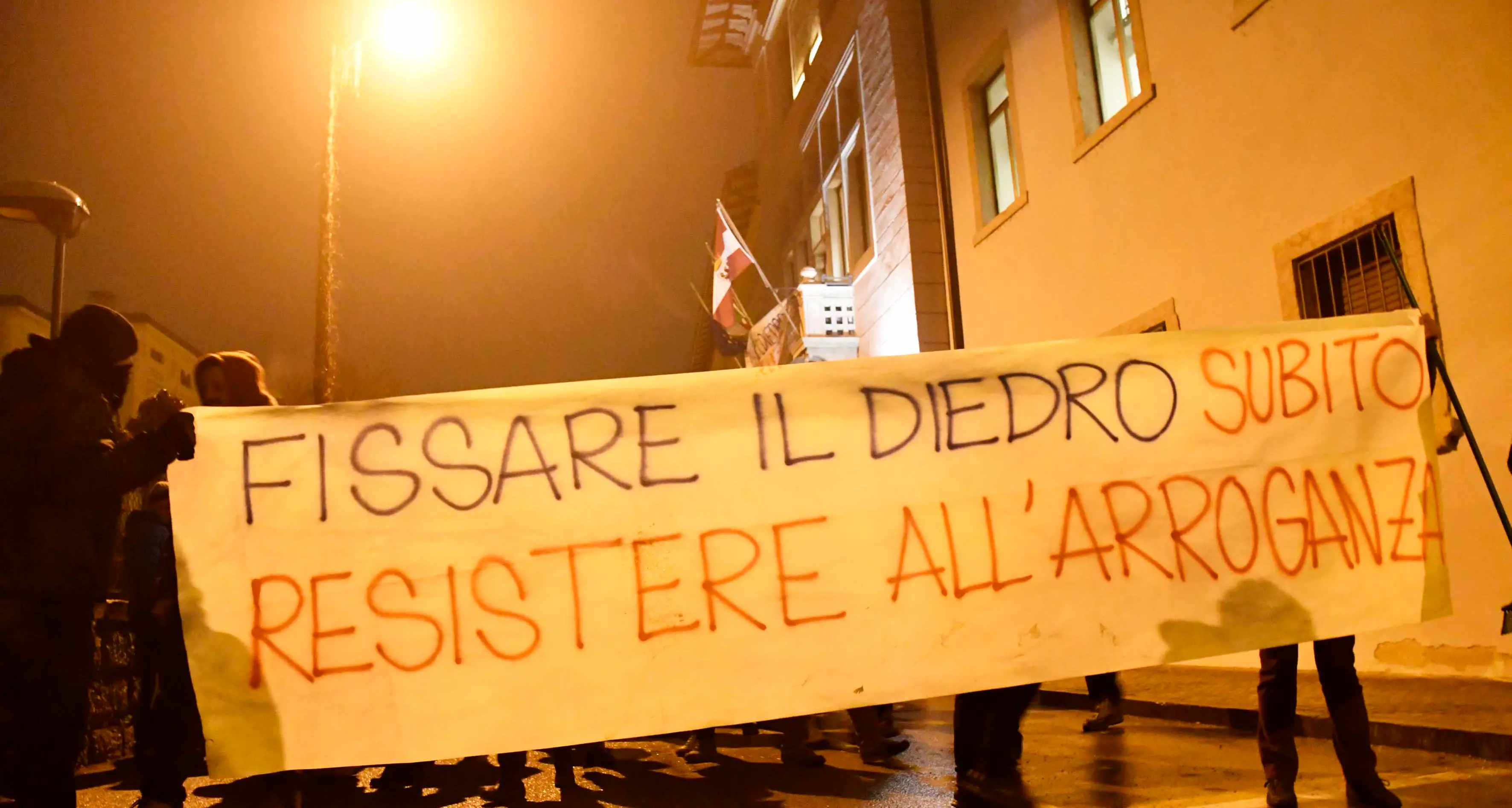 Mori, terminata la manifestazione all'interno del municipio