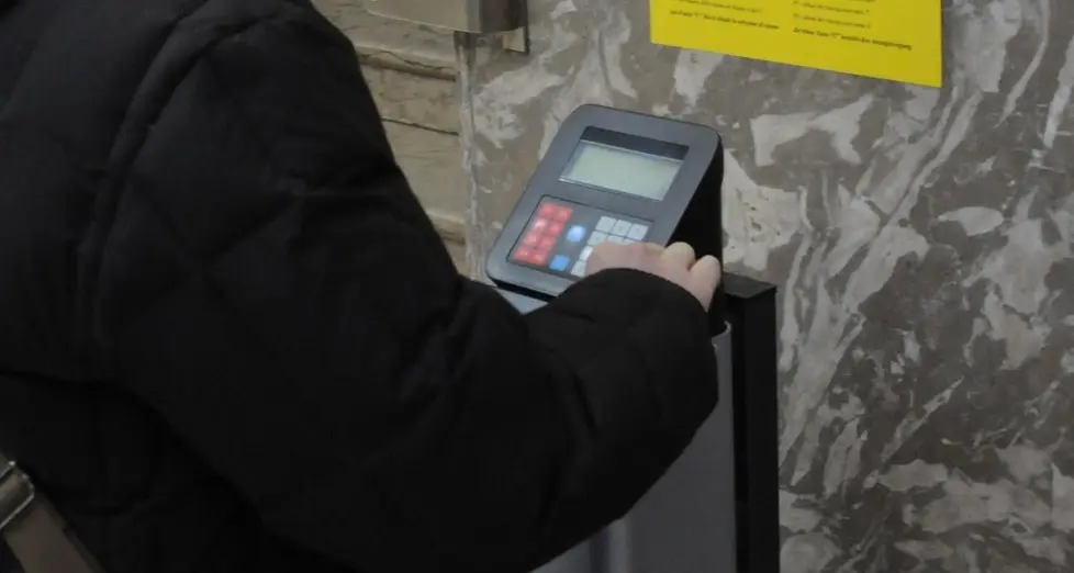 Trento, era al bar in orario di lavoro: licenziato