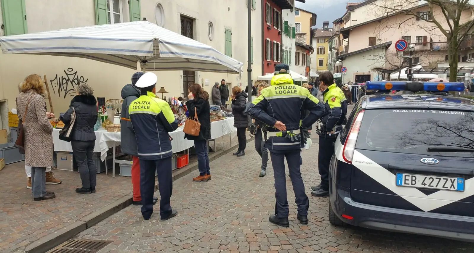 Trento, aggredito a colpi di martello al mercatino dei gaudenti