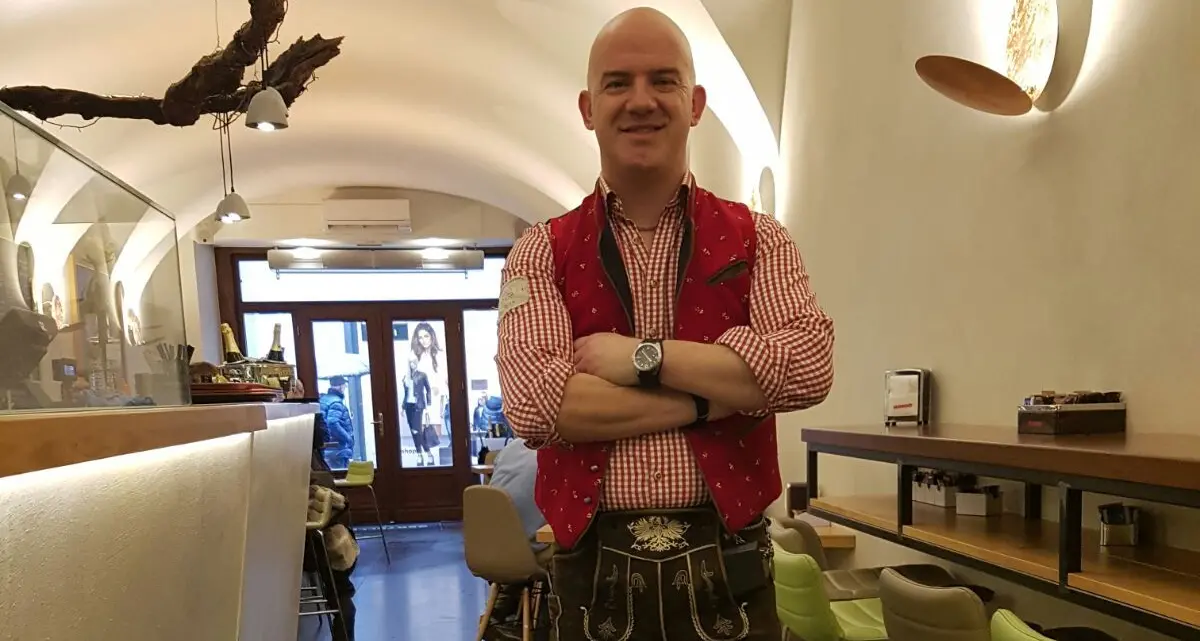 Ladro in azione alla pasticceria Bertelli di Trento