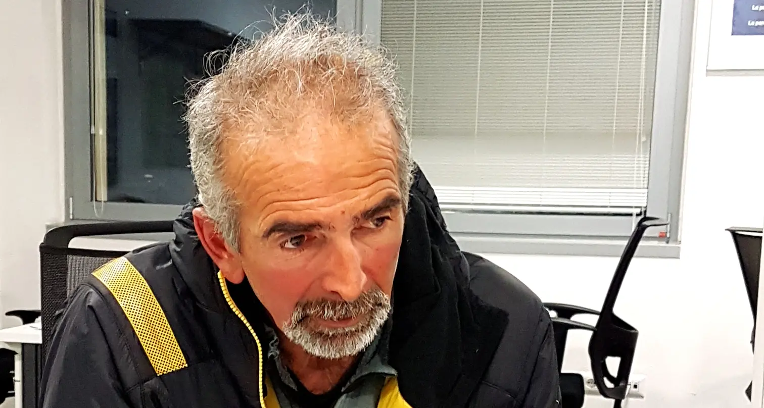Il sopravvissuto: «Non si vedeva più niente, abbiamo battuto sulla roccia»