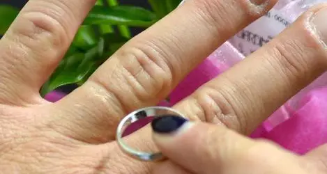 Sedotto e abbandonato. Moglie scappa con 200 mila euro