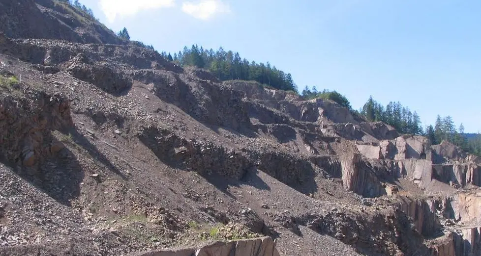 Lona Lases, vallo tomo ai piedi del monte Gorsa