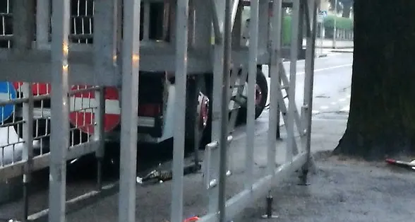 Scivola dall’impalcatura, gravissimo
