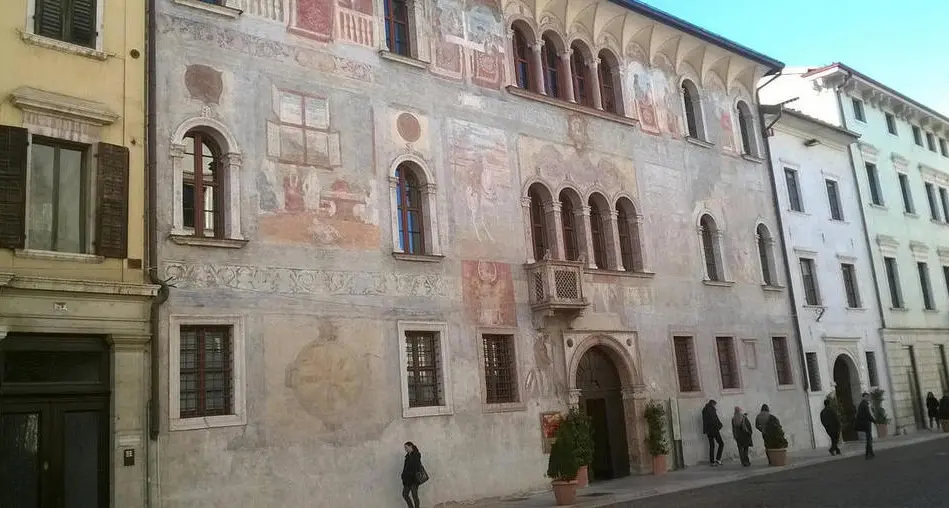 Forza Nuova, il sindaco nega la sala per presentare il libro