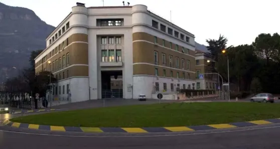 Trovato morto in ufficio un militare del Comando Truppe Alpine di Bolzano