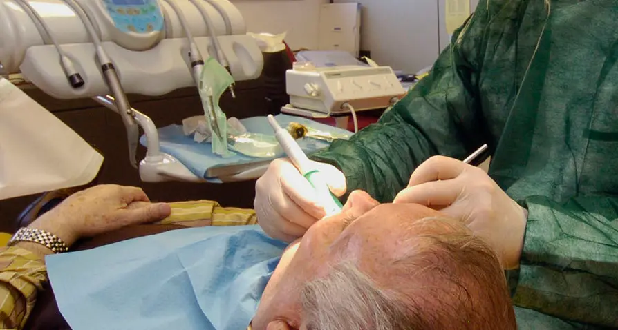 Carte «false» per i rimborsi dentisti finiscono nei guai