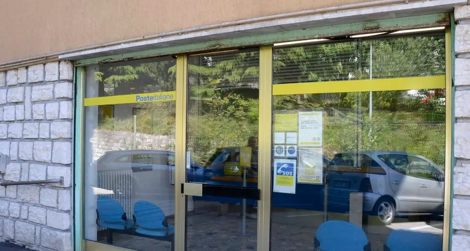 Tenta la rapina, messo in fuga dall’impiegata