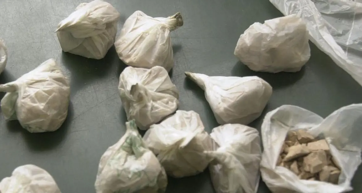 Trovato con cocaina ed eroina per 40 mila euro
