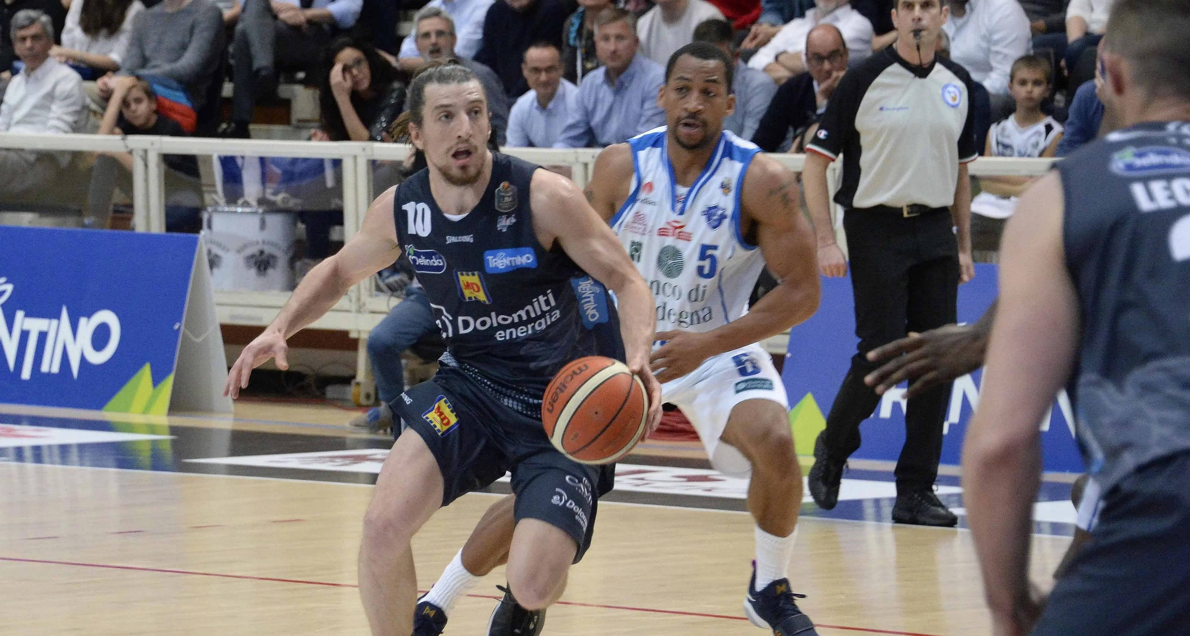 Via ai play-off: per l'Aquila gara -1 con Sassari già venerdì. Ecco come comperare i biglietti