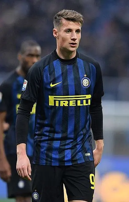 Pinamonti festeggia il compleanno rinnovando il contratto con l'Inter