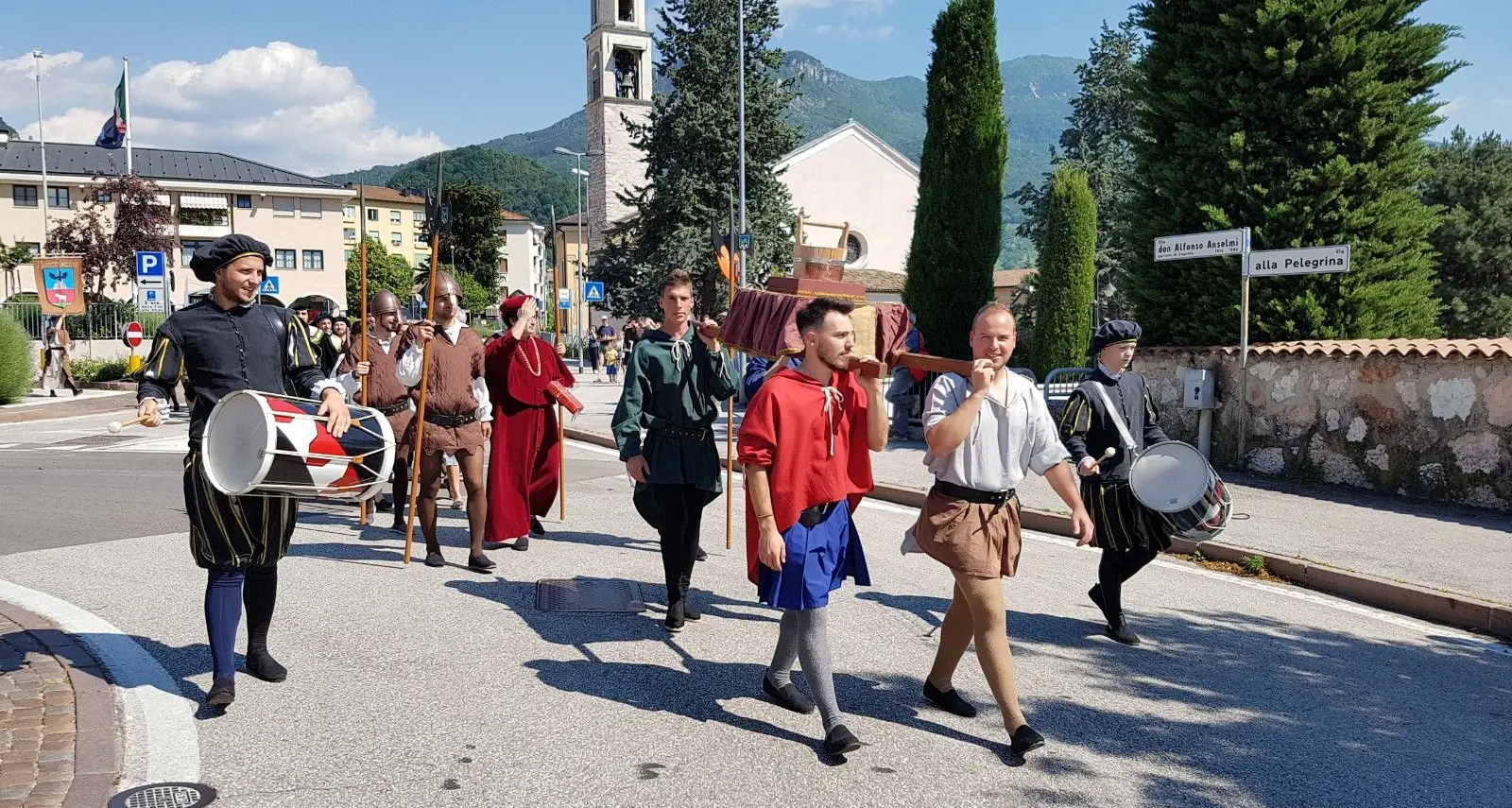 La disfida dei Canopi fra rabdomanti e tiro alla fune