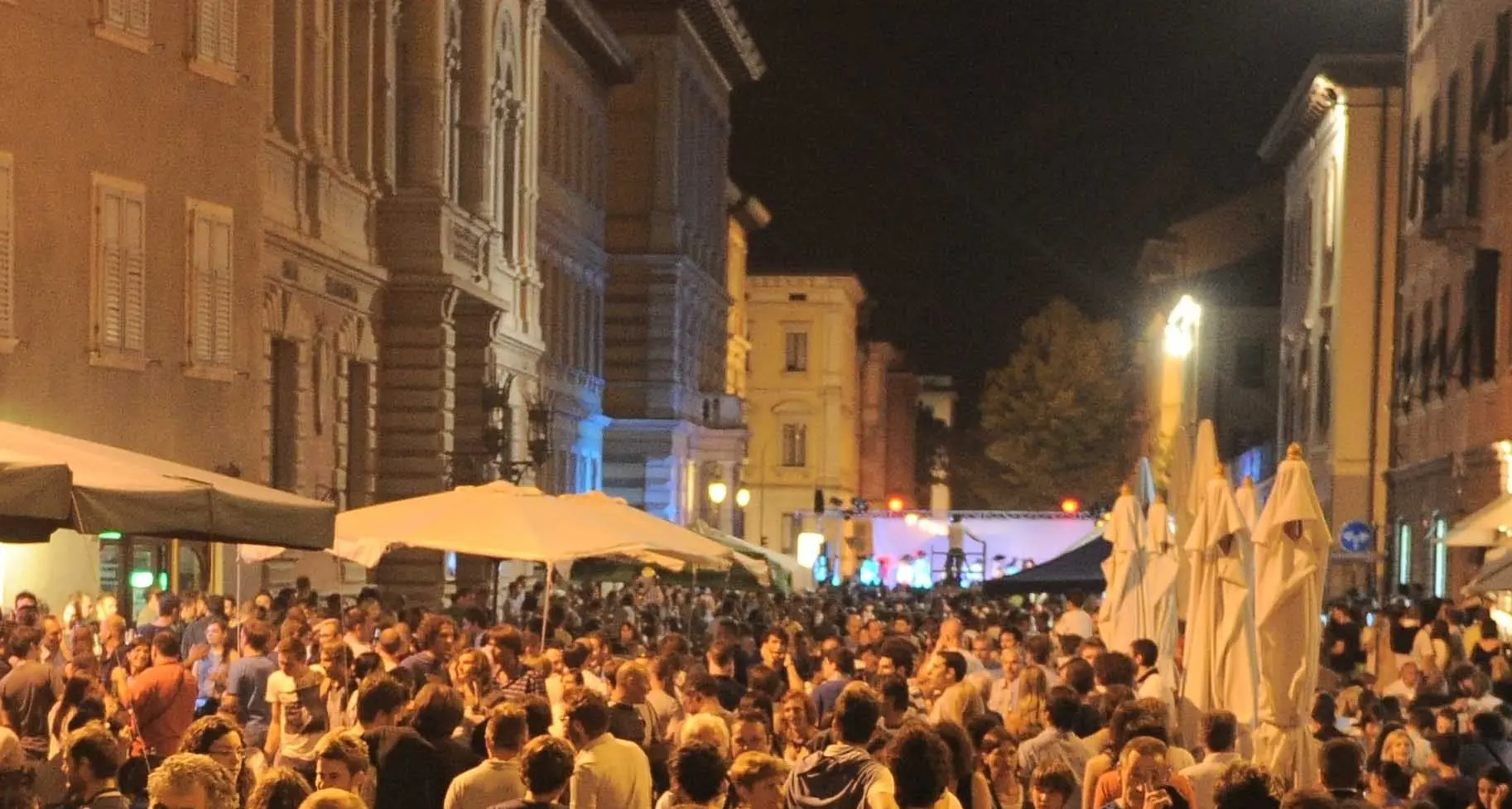 Vigiliane, stop ad alcolici in spazi esterni