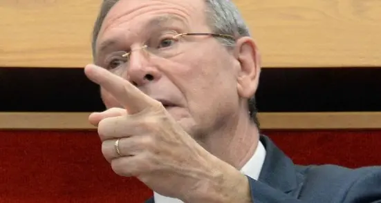 «Se continueranno le offese in Consiglio userò le censure»