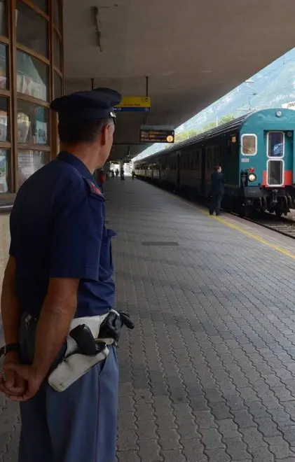 Trento, preso a pugni davanti alla stazione